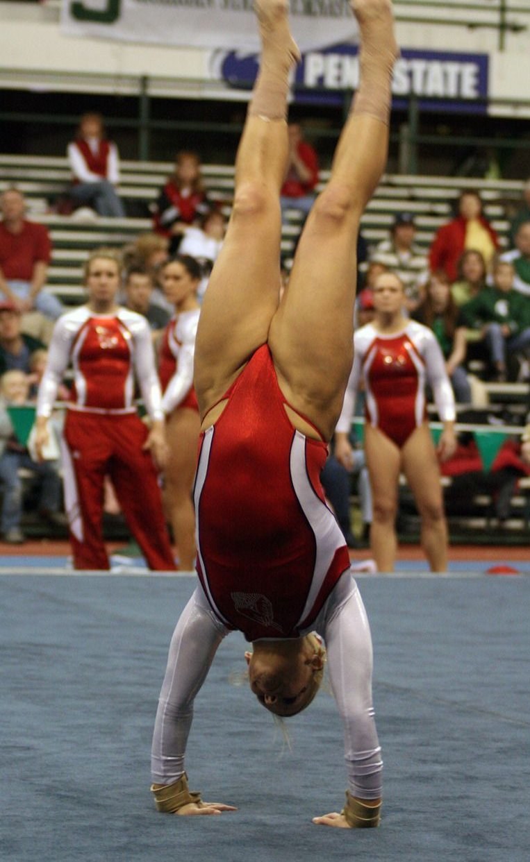 Anna Korobeinikova Acrobatika