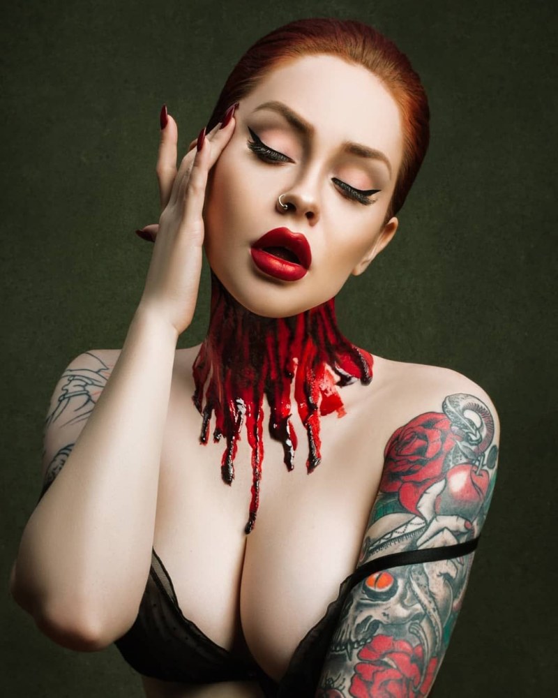 , Margo Robbie 18 + Harley Quin