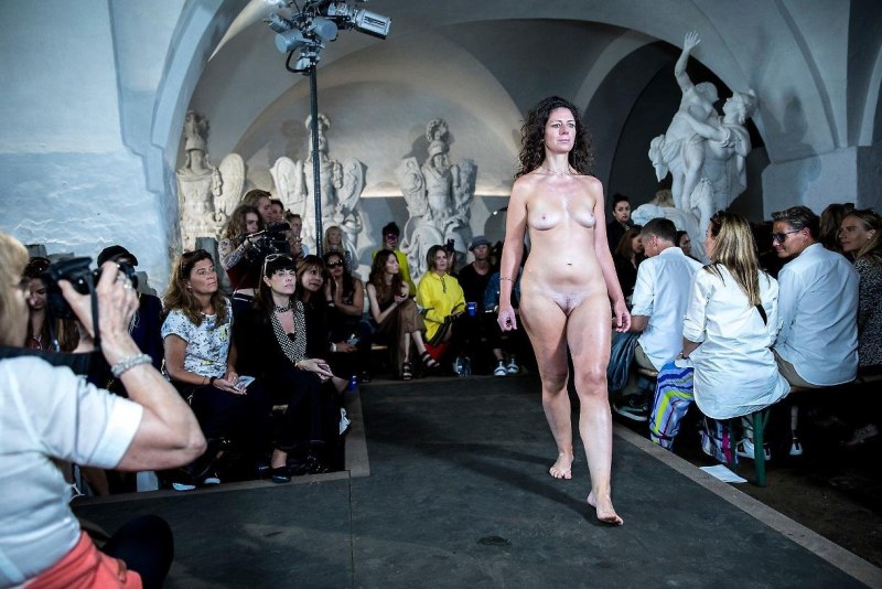 Alejandra guilmant naked on the catwalk