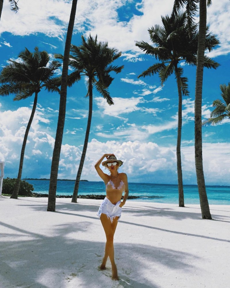 Loboda milk clip watch