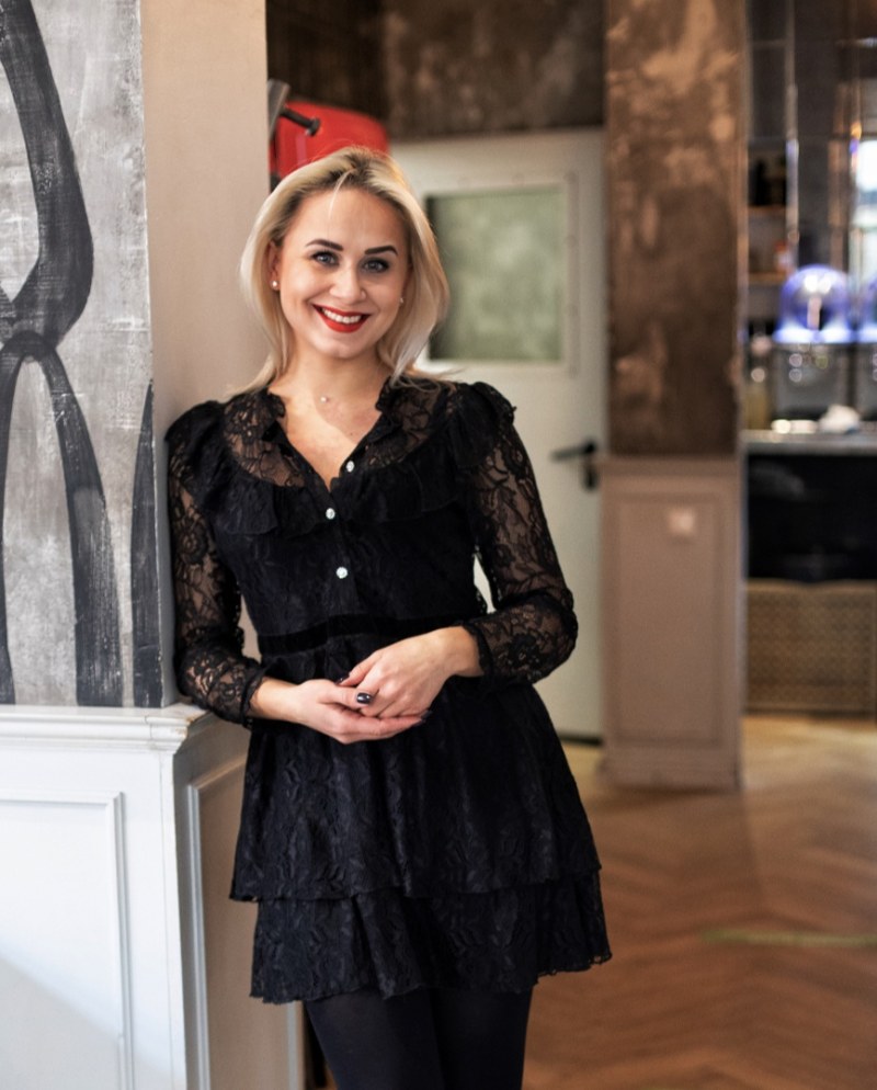 Svetlana Postrigaeva is the host