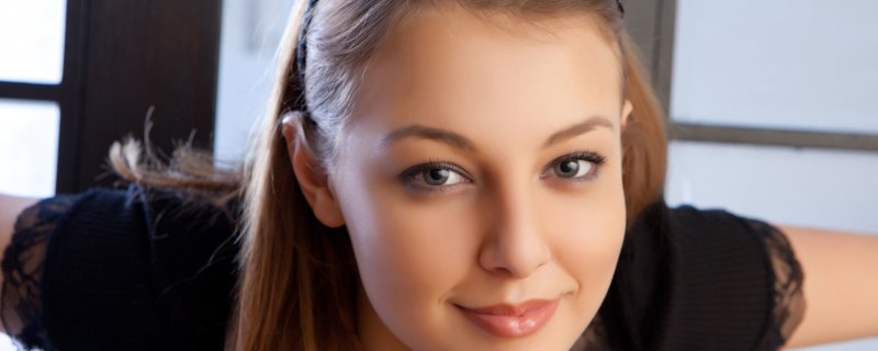 Angie Varona in bikini