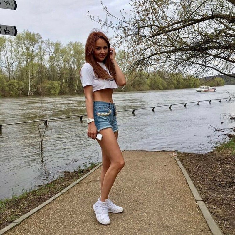 Naked Nyusha spreads his legs