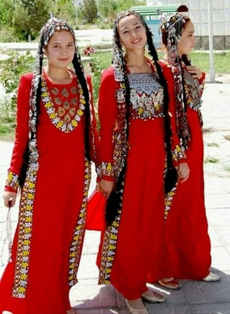 National clothing of Turkmenistan Gupba