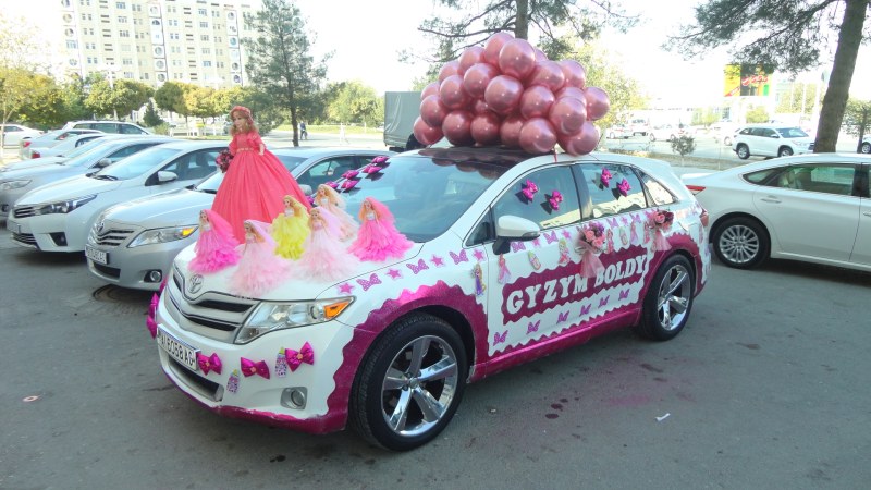 Turkmen jewelry for a wedding machine