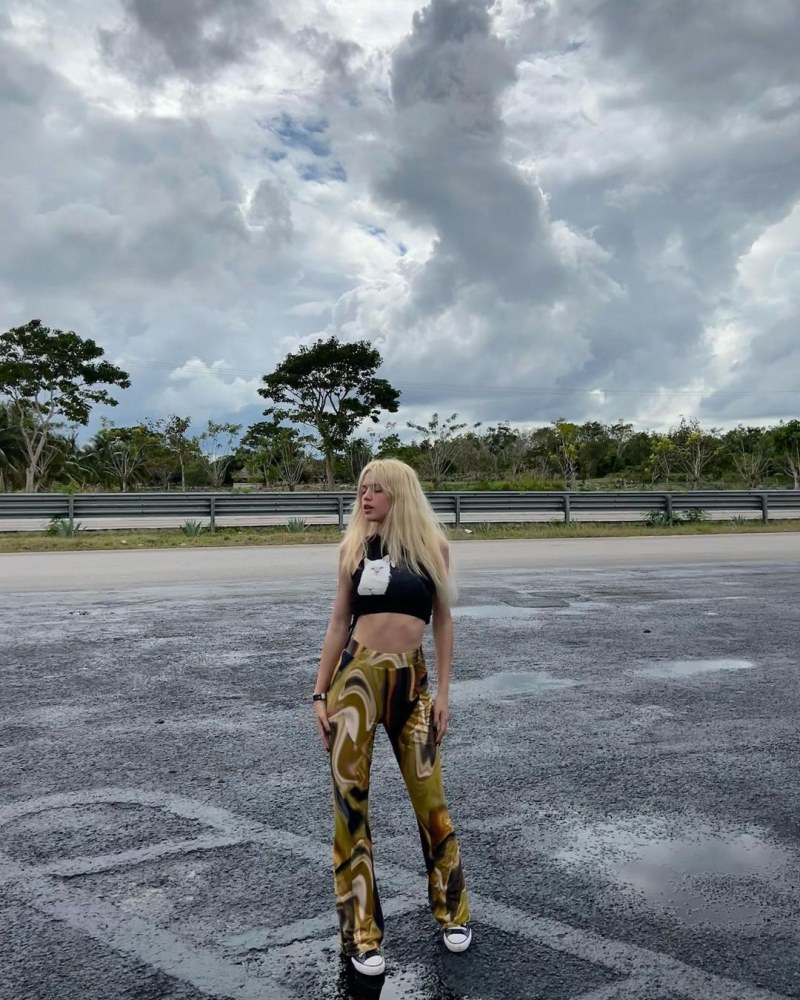 Naked Julia Gavrilina drain