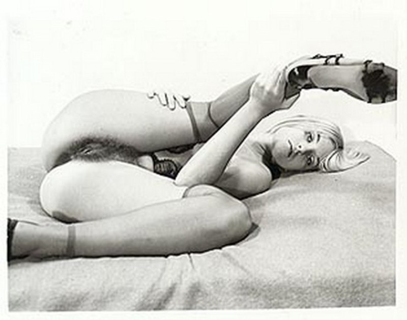 Girls and guys retro nude