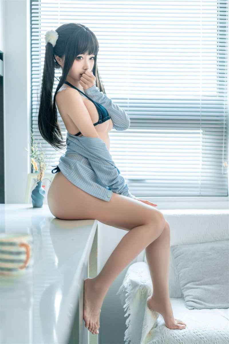 Japanese women under a skirt