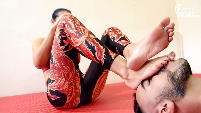 Female struggle foot fetish