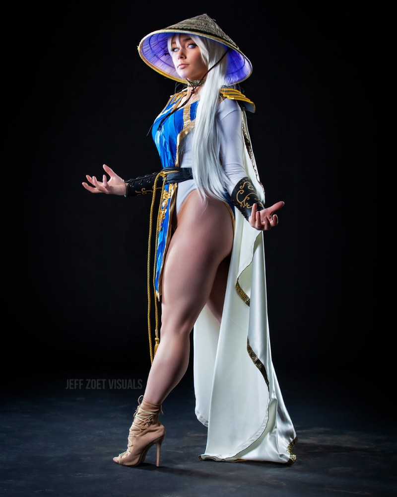 MK 11 Raiden cosplay