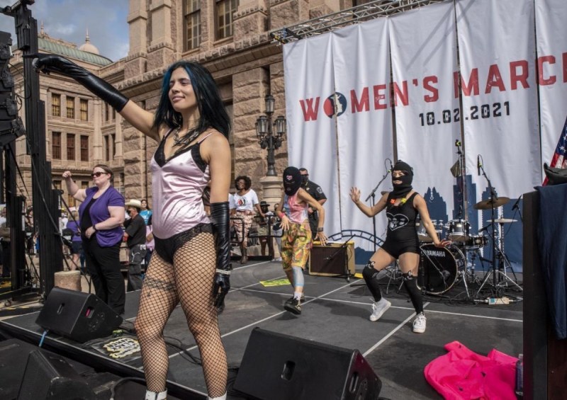 Nadezhda Tolokonnikov Gore