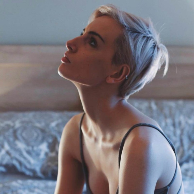 Pornstar brunette with short haircut