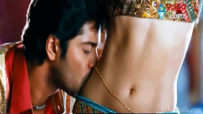 Hot Navel Kiss