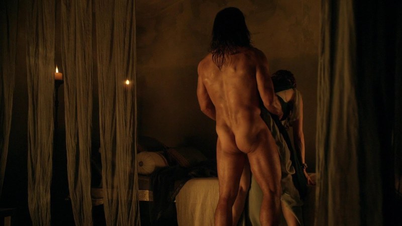 Series Spartak Lucy Lawless chest