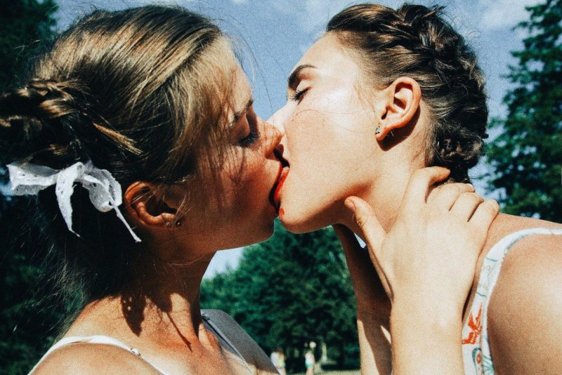 Kiss between women