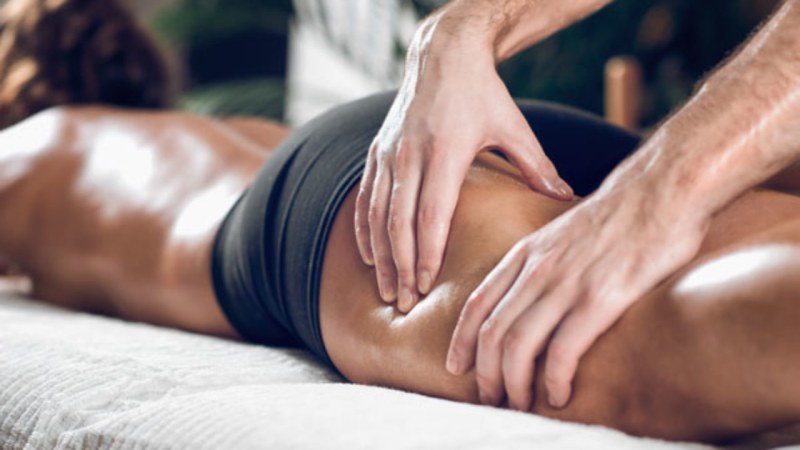 Anti -cellulite hips and buttocks massage