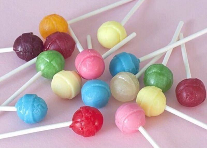 Mitsuki Nashe with Chupa Chups