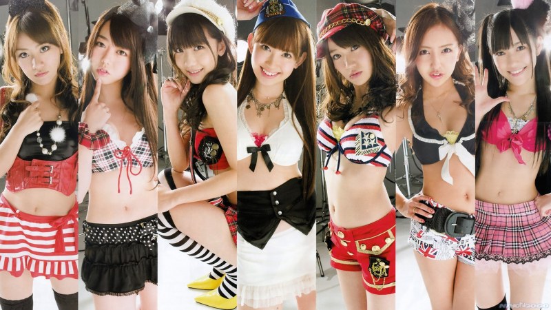 AKB48 in swimsuits