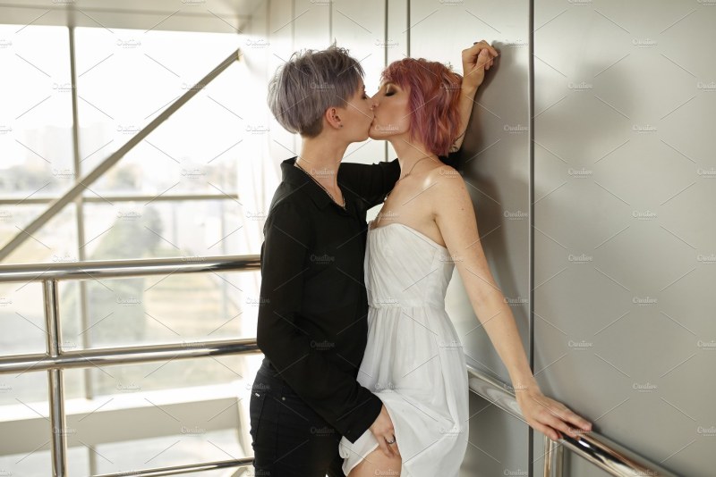 Lesbian pairs of Paris