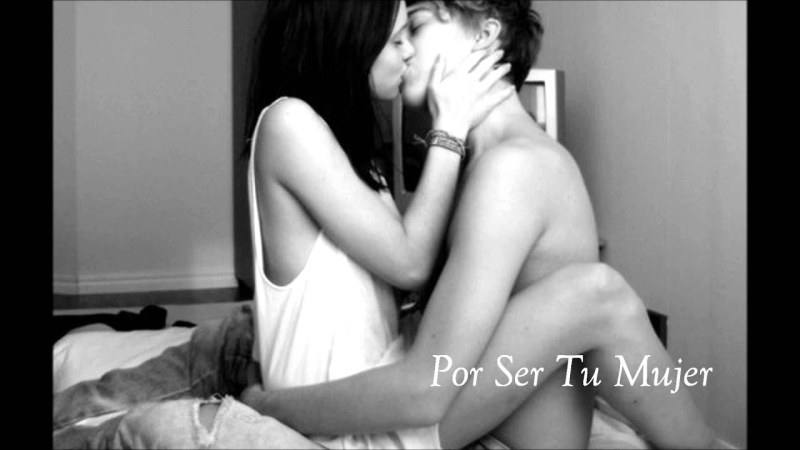 Kisses in bed in bed