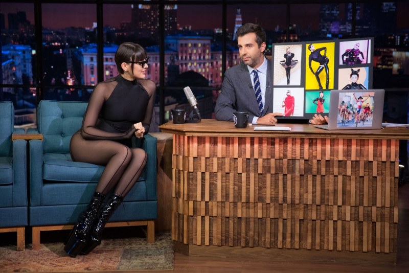 Girls without bras under clothes