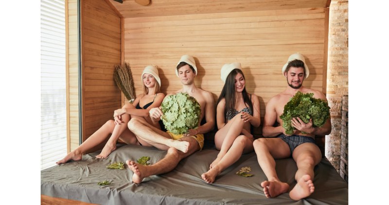Going to the bathhouse with friends
