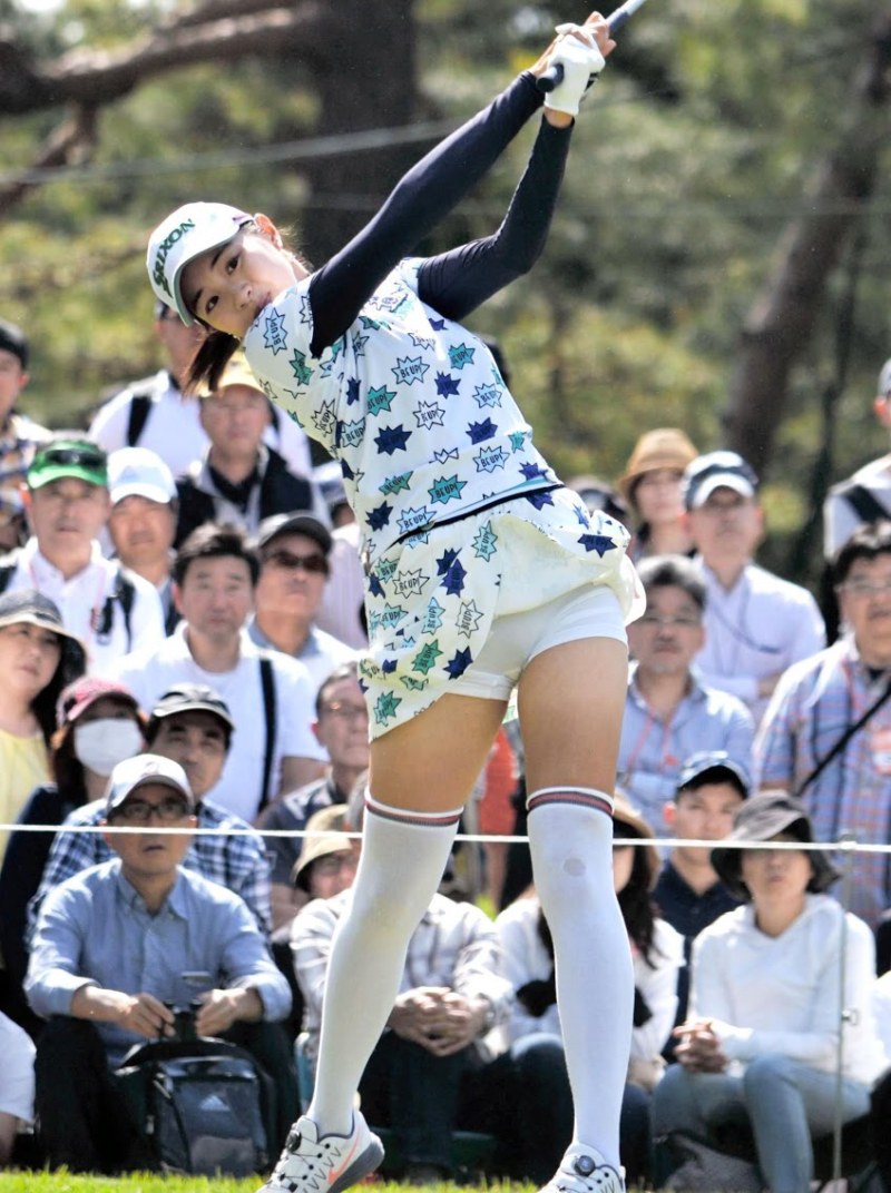 Asian girls in golfs