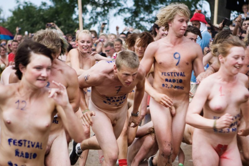 Maid without panties