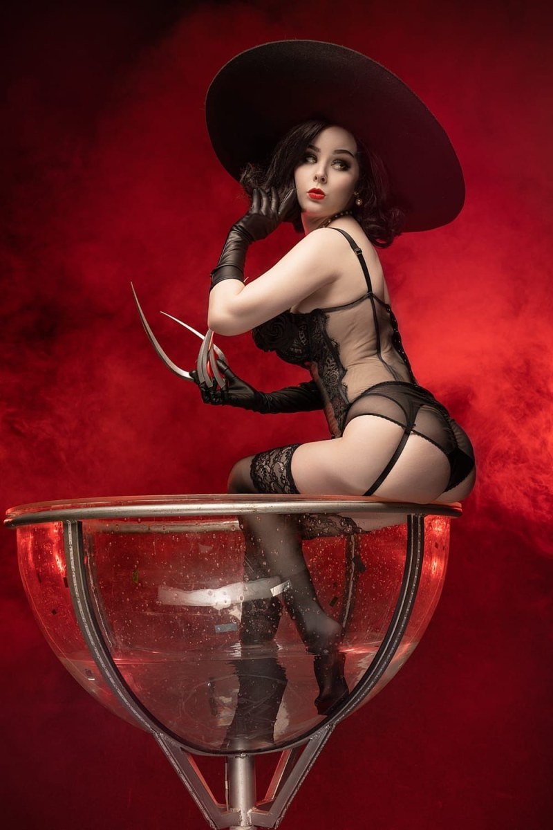 Helly Valentine Lady Dimitrescu