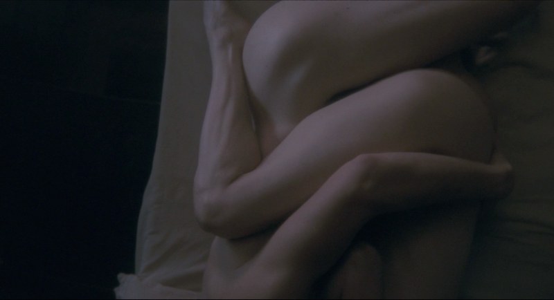 Theo James and Sheilin Woodley kiss