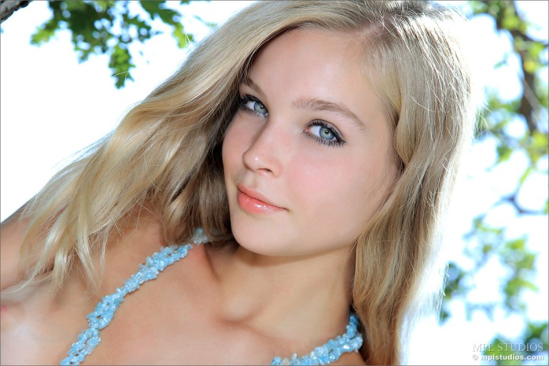 Sienna Aquamarin Model XXX