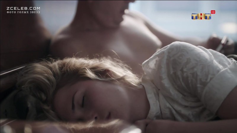 Sweet life series Lukery Bed scene