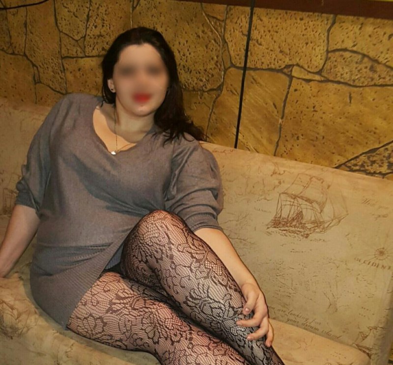 Mature Armenians in tights