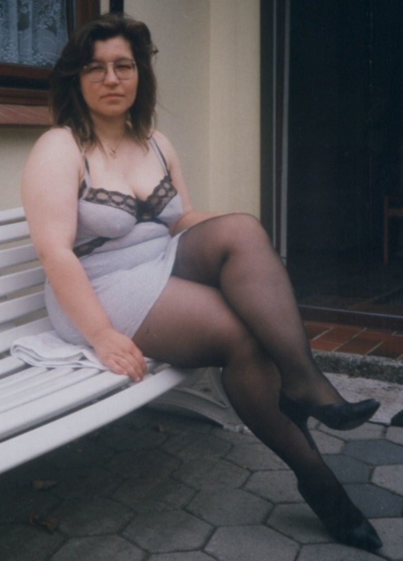 Fat thighs in pantyhose