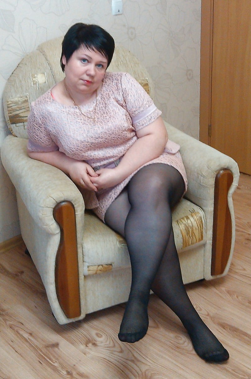 Elderly full women in pantyhose