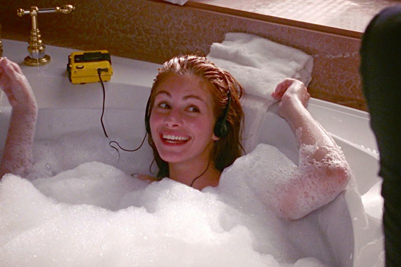 Julia Roberts in the bathroom beauty