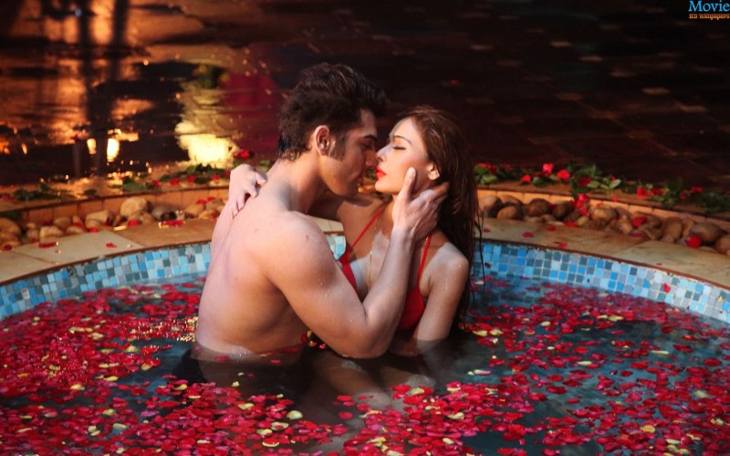 Kiss in the pool