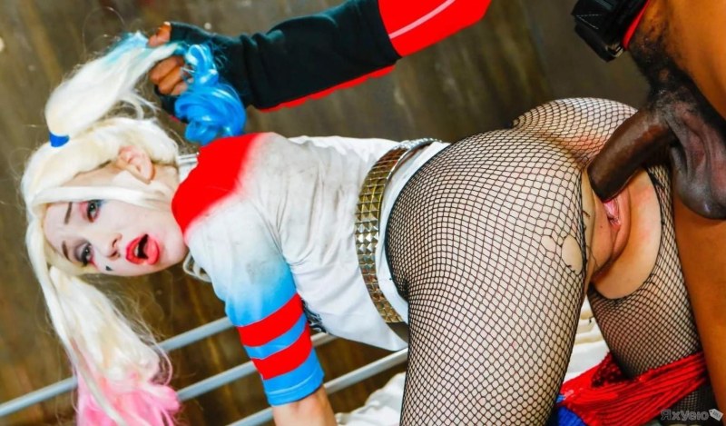 Harley Quin Erotic cosplay