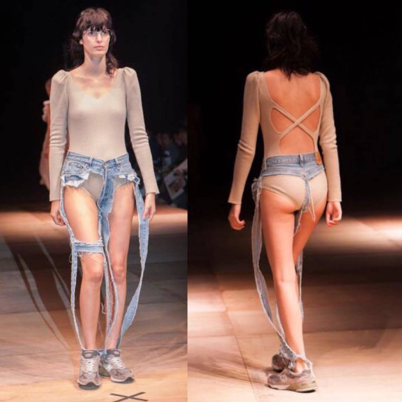 Big breasts dress selfie