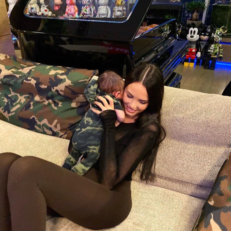 Reshetova in black bikini