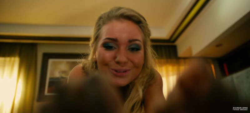 Asmus played webcam model