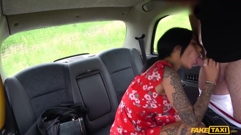 Fuck in tights in a taxi