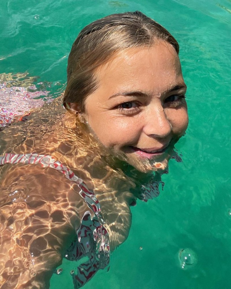 PEGOVA Irina bathing