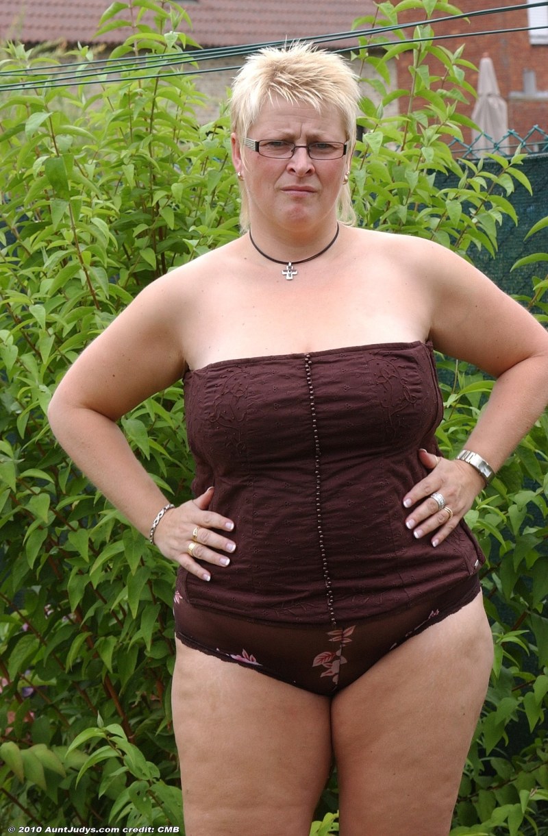 Naked elderly women for 70