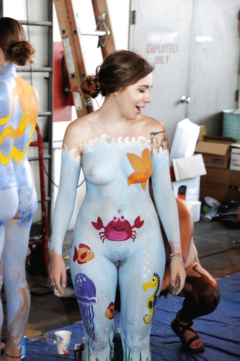 Bodiart nude girls in public