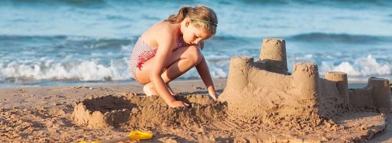 CEOLETIC MATYUR in bikini