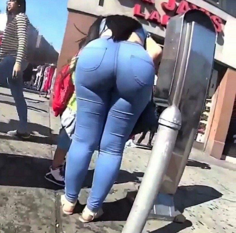 Rose Monroe in leggings