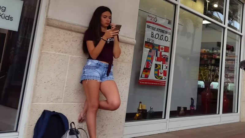 Shows the legs on the camera