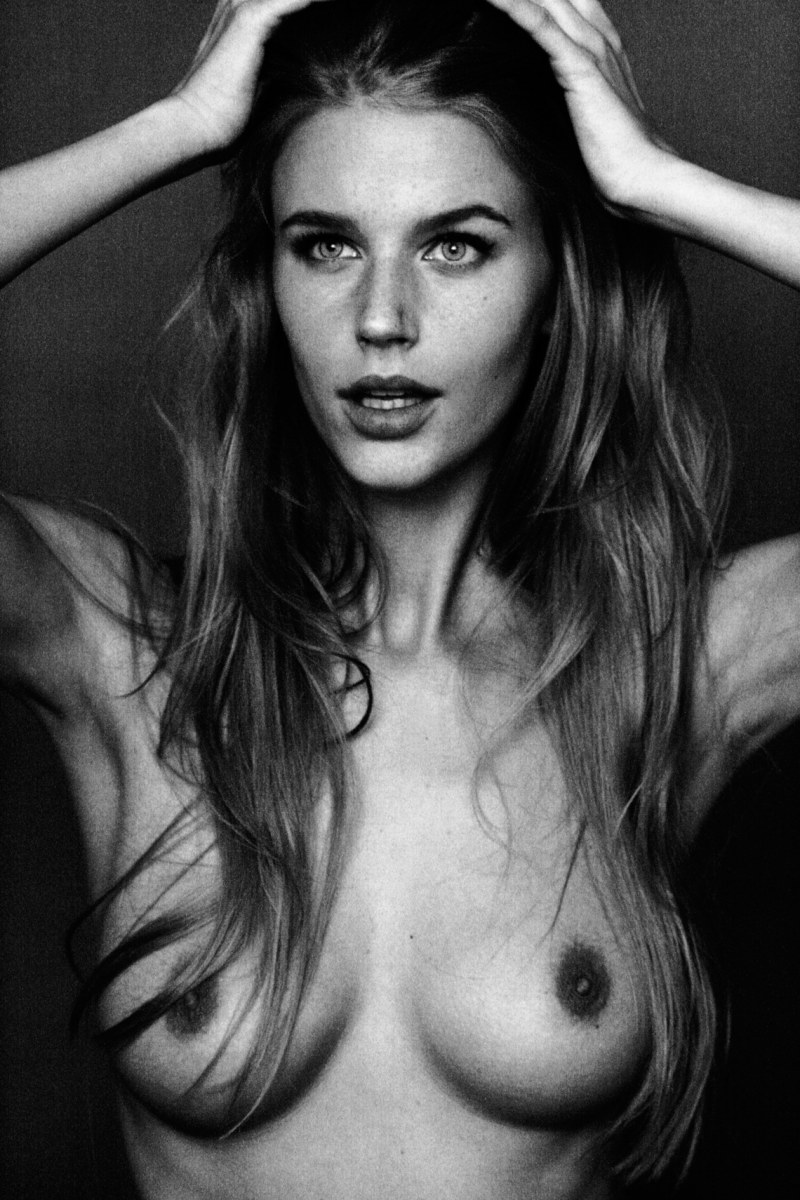 Actress Sasha Luss naked