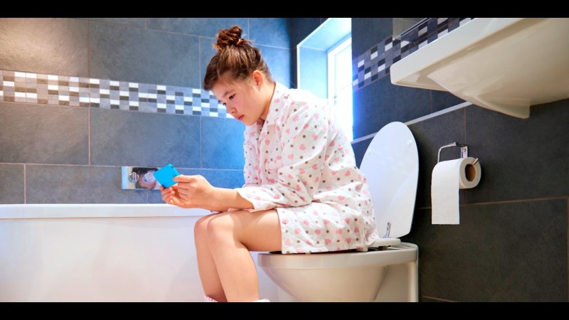 Girl teenage Pooping